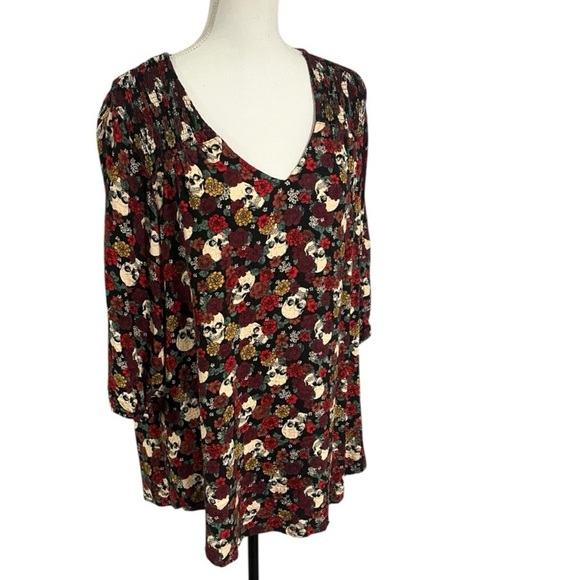 Torrid sz 1 Gorgeous Floral Skull 3/4 Sleeve Top with smocking - Picture 1 of 7